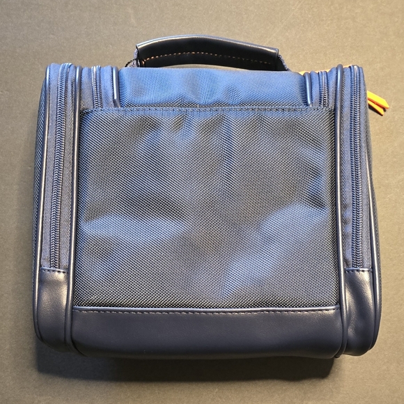NWT Robert Graham Hanging Toiletry Bag Navy Blue - Picture 5 of 8